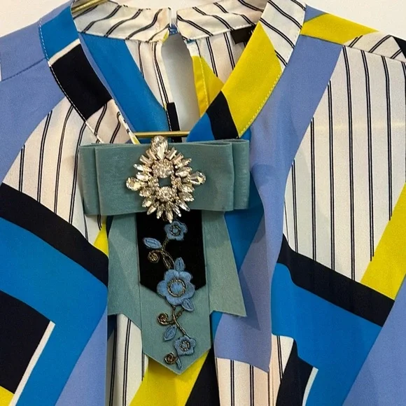 Halogen Graphic Print Long Sleeve Blouse - Size M - GUC - Picture 3 of 9